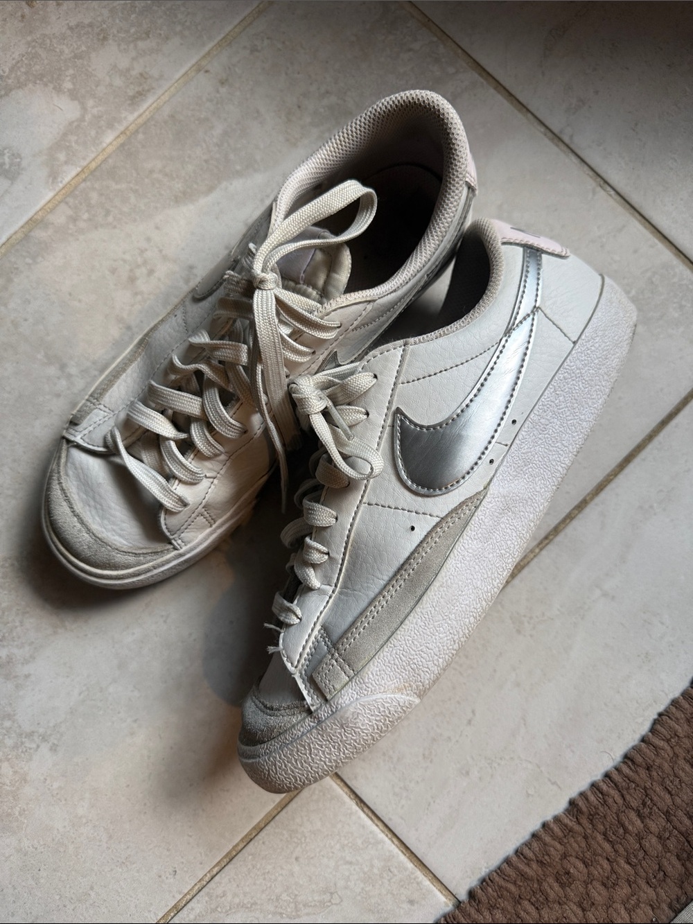 Nike Blazer Girl’s White/Silver Low-Top Leather Sneakers